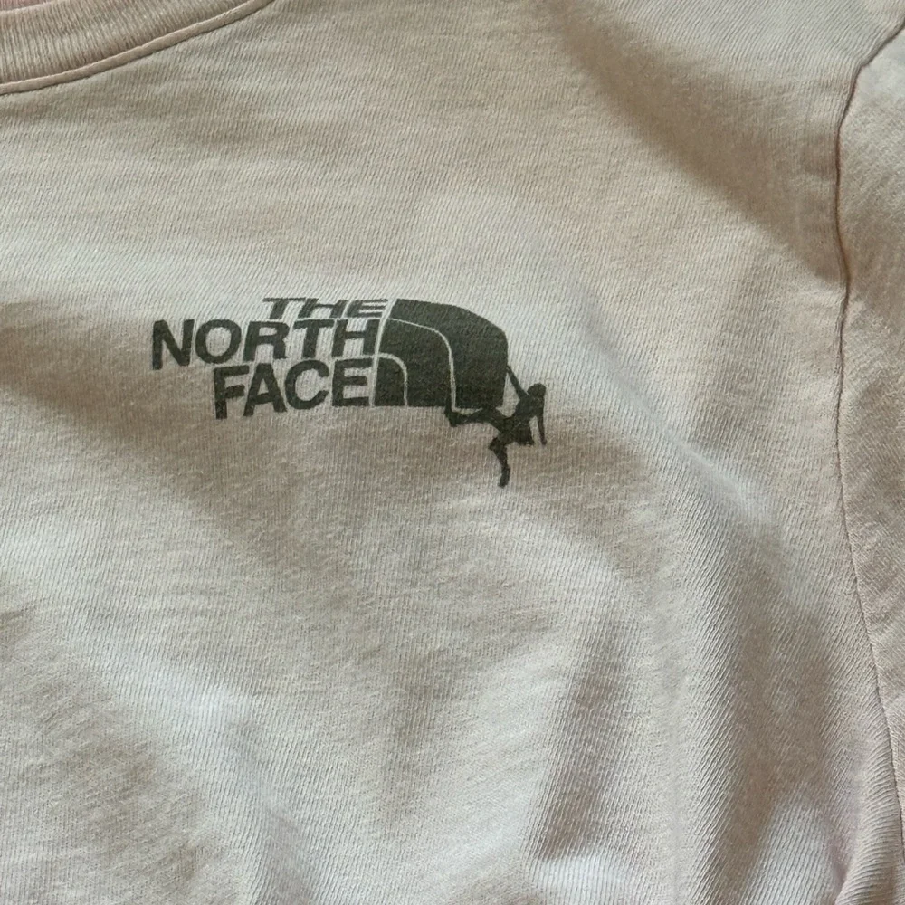 The North Face Pale Pink Logo Short Sleeve Tee - Picture 2 of 9